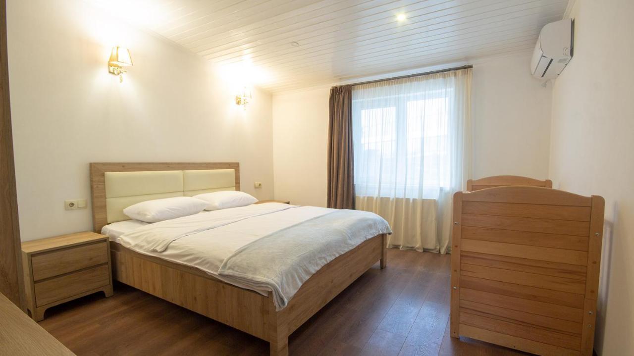 Big Terrace Apartment On Liberty Square Тбілісі Екстер'єр фото