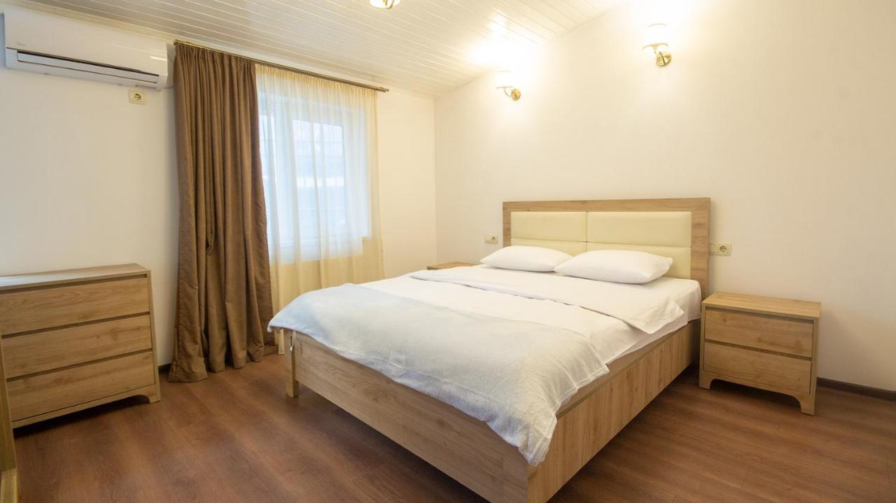 Big Terrace Apartment On Liberty Square Тбілісі Екстер'єр фото